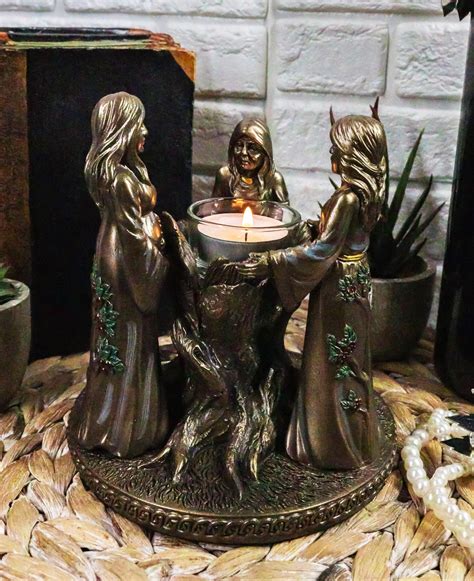 Honoring the Three Aspects of the Wiccan Triple Goddess